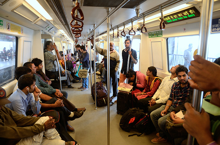 Bequem und schnell: Delhis Metro-Zge