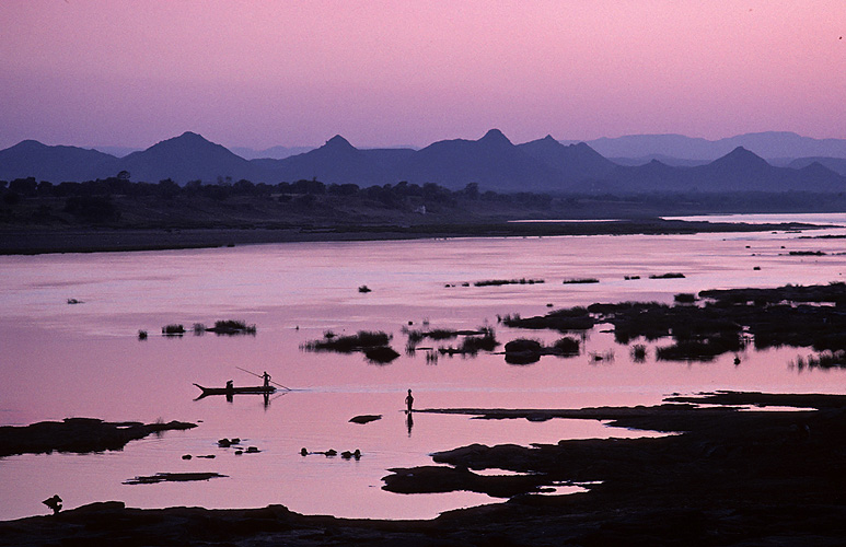 Sonnenuntergang ber der Narmada bei Badwani, Madhya Pradesh - Narmada-Fluss 01