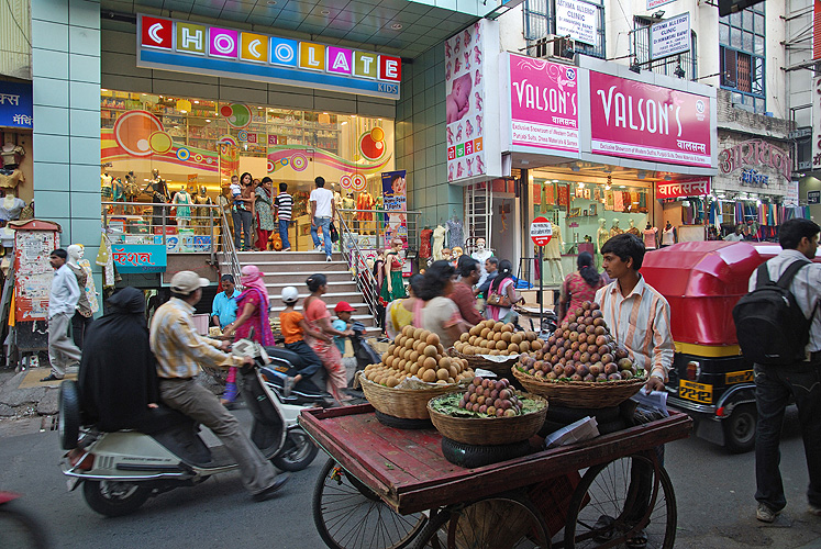 Einkaufstrae in der Altstadt von Pune