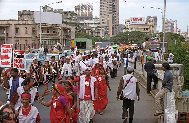 Adivasi demonstrieren fr ihr Land, gegen Konzerne