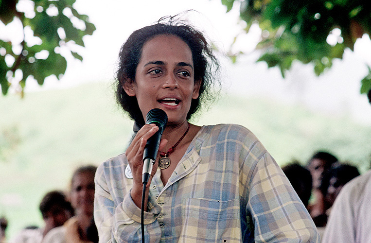 Arundhati Roy uert leidenschaftlich ihren Protest
