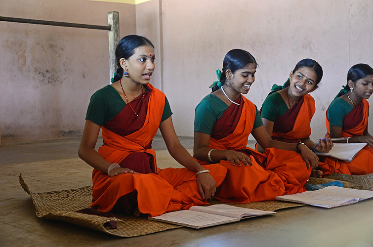 Kunststudentinnen ben Gesnge, Kerala 
