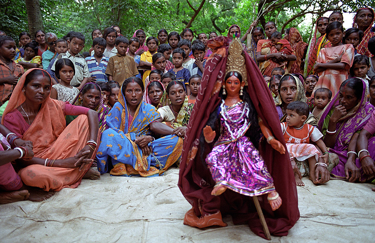 Frauen singen Lieder fr die Dorfgttin, Jharkhand