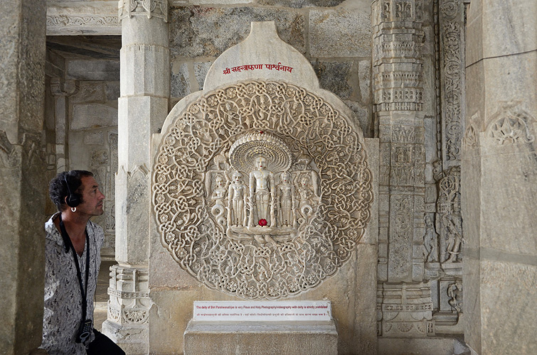 Marmor-Statue fr einen Jain-Heiligen in Ranakpur