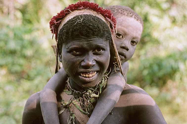  Jarawa-Frau mit Kind