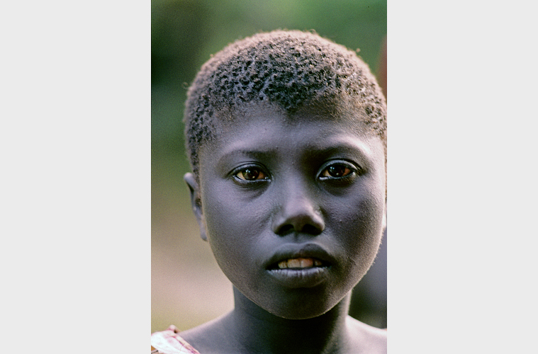  Jarawa-Mdchen an der Great Trunk Road, Middle-Andaman 