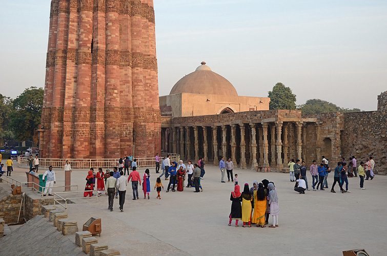 Das Qutub Minar, beliebtes Touristenziel