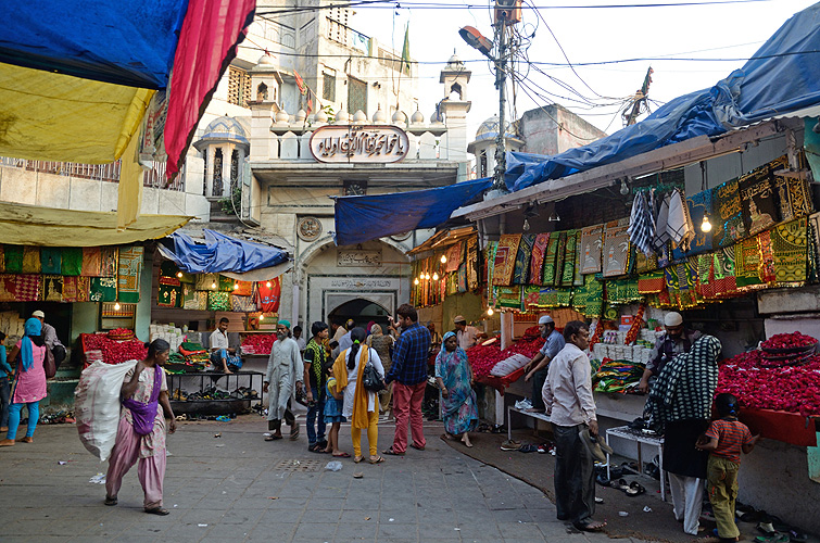 Eingang zum Dargah des Sufi-Heiligen Nizamuddin