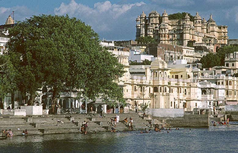 Stadtpalast am Seeufer in Udaipur - Rajasthan 21