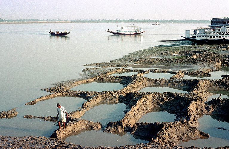 Wasserbecken fr die Krabbenzucht, halb verfallen - Sunderbans 15