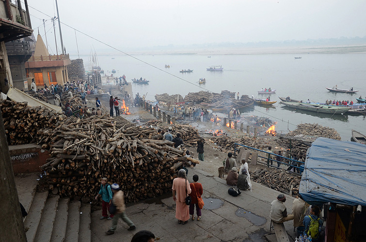  Feuerbestattung am Manikarnika Ghat