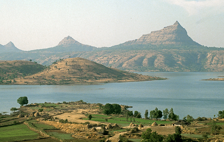 Pawna-Stausee in den Western Ghats-Bergen bei Pune - Western Ghats 03