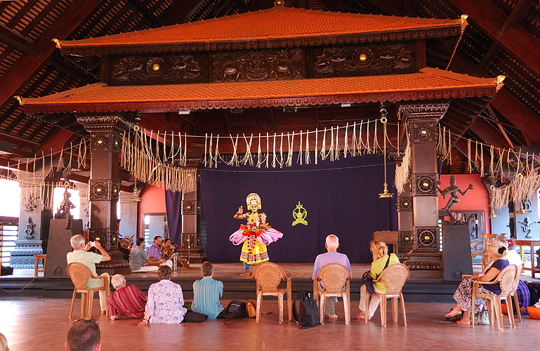 Tanzauffhrung an der Kunstakademie Kerala Kalamandalam
