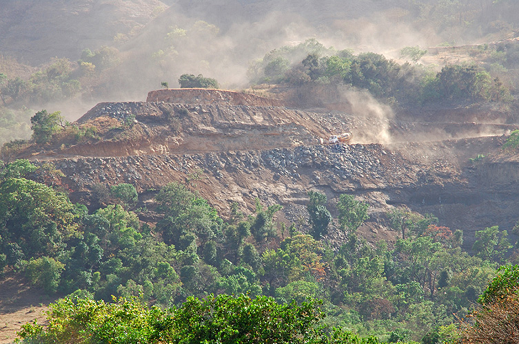 Bau des Andhra-Lake-Windparks bei Karpud 