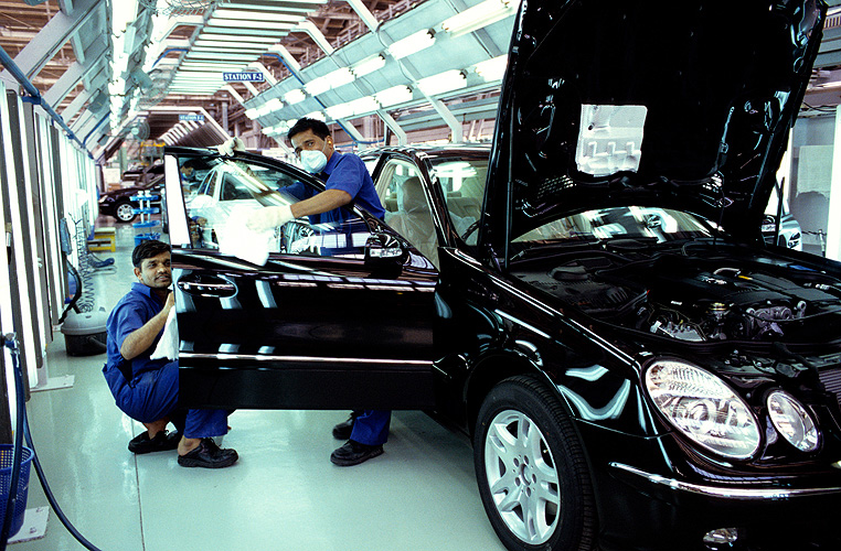  Herstellung von deutschen Luxusautos in Pune