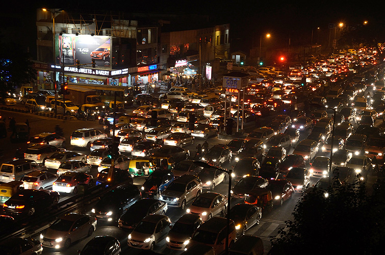  Nchtlicher Verkehrsstau in New-Delhi
