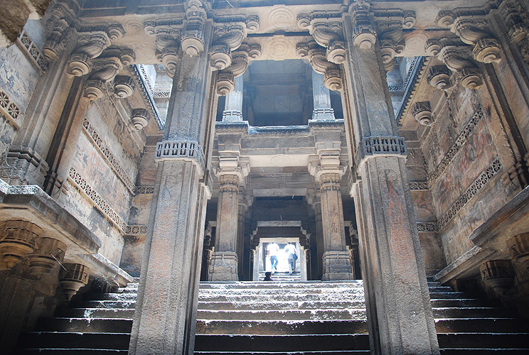 Treppenflucht in einem begehbaren Tiefbrunnen, Ahmedabad