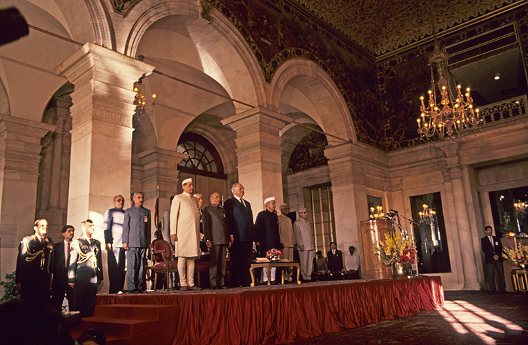 Im Prsidentenpalast erhlt Ex-Bundeskanzler Kohl den Gandhi-Preis