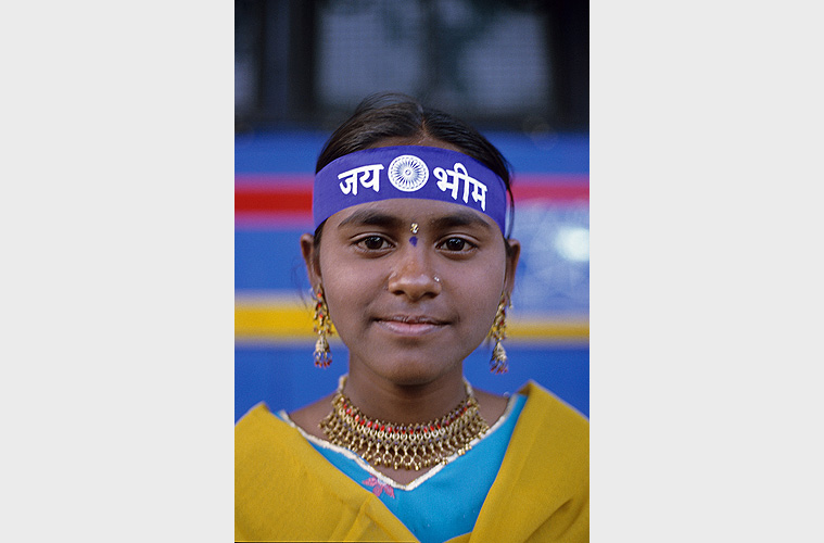 Dalit-Mdchen, ihr Haarband preist B.R.Ambedkar - Dalits 05
