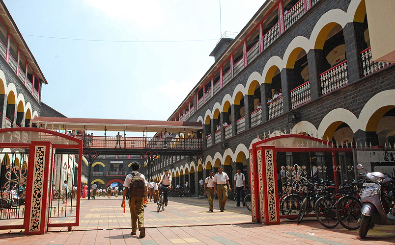 Schulgebude aus der Kolonialzeit in Pune