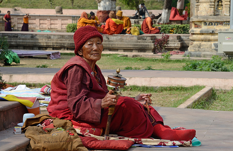 Tibetische Pilgerin mit Gebetsmhle, Bodh Gaya
