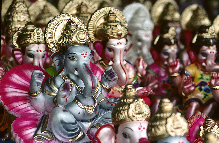 Ganesh-Statuen fr den Hausaltar stehen zum Verkauf