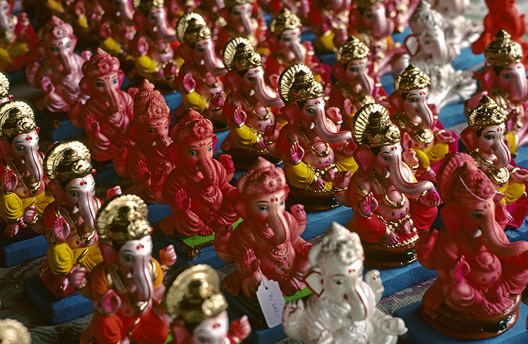 Ganesh-Statuen fr den Hausaltar stehen zum Verkauf 