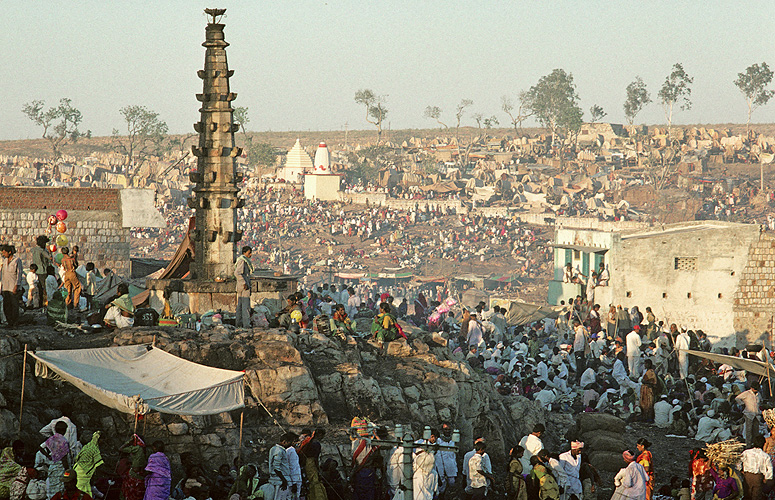 berblick ber das Pilgerlager auf der Bergkuppe - Yellamma Mela 03