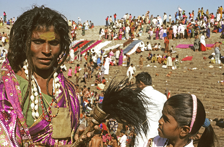 Yellamma's Anhngerin, eine Devadasi - Yellamma Mela 04