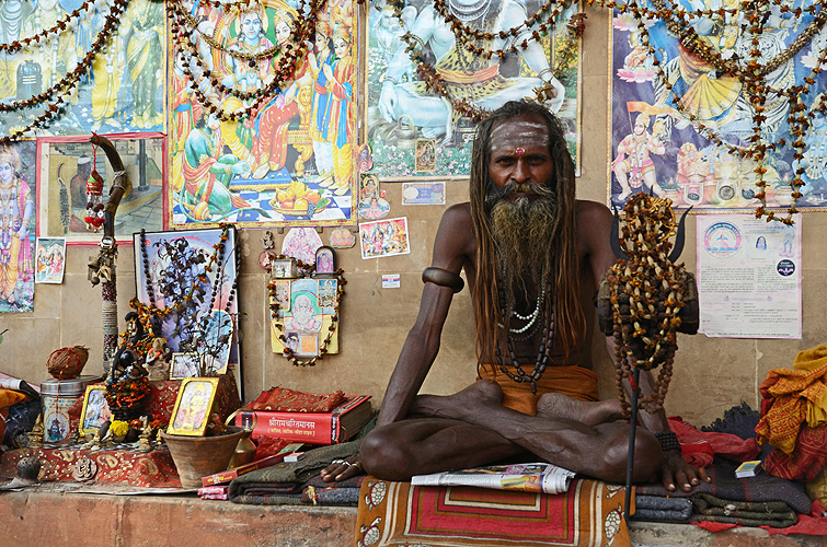 Sadhu (Wandermnch) am Ufer des Ganges, Varanasi