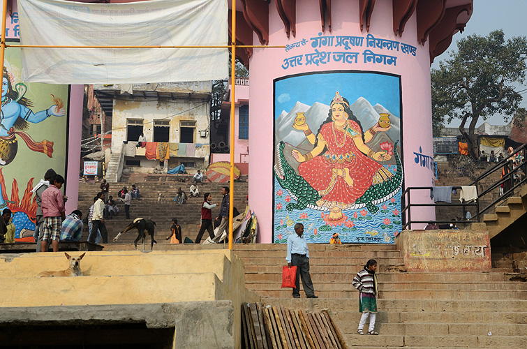 Bildnis der Gttin Ganga am Ufer in Varanasi