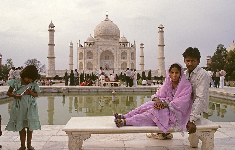 Junges Prchen am Taj Mahal - Muslime 03